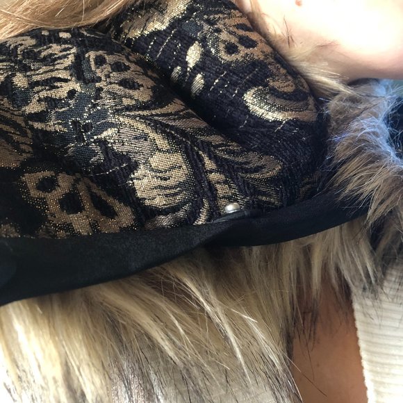 Club Monaco Fur Collar Scarf - Picture 7 of 8